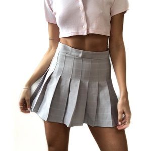 Grey plaid pleated skirt